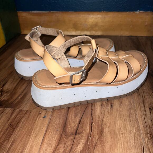 Tan Universal Threads Justine Platform Buckle Closure Sandals Size 6 - Picture 8 of 12